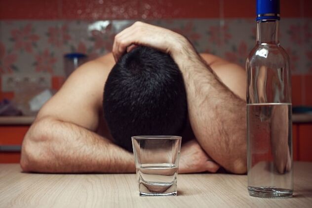 Männlicher Alkoholismus, der fatale Folgen für den Körper hat