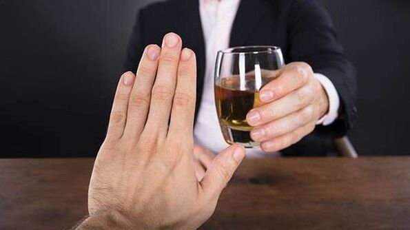 Mit dem Alkohol aufzuhören ist die richtige Entscheidung und ermöglicht es Ihnen, mit einem sauberen Blatt ins Leben zu starten. 