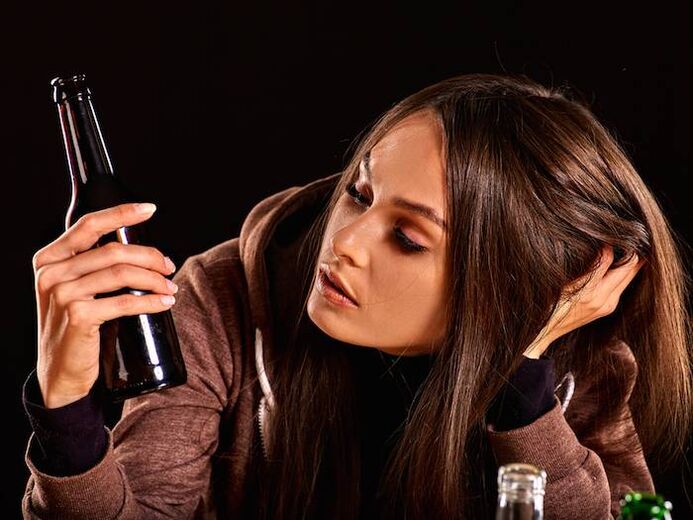 Mädchen mit einer Flasche wie Sucht loswerden